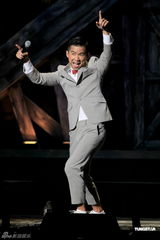 组图：林海峰栋笃笑最终场 草蜢任嘉宾杨千嬅捧场