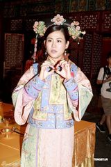 组图：胡杏儿不惧与黎姿比较 《万凰之王》携手宣萱