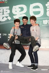 组图：《恶男日记》开拍怀秋赞杨谨华眼睛美