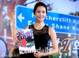 组图：韩国女星李多海个人写真集发布会