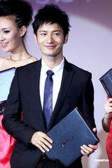 高清图：黄晓明分身有术捞金有方 帅气现身代言活动