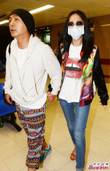 组图：母亲遇溺昏迷危殆 张卫健忧心返港探望