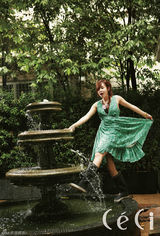 高清组图：韩星崔江熙雨靴写真靓丽抢眼