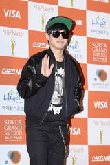 高清组图：f(x)SHINee等闪耀首尔歌谣大奖红毯