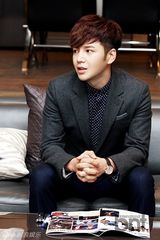 组图：张根硕IU《漂亮男人》幕后照独家揭秘