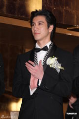 组图：唐志中新娘遭整蛊 王力宏潘玮柏黑人欲吻