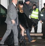 组图：Lady Gaga透视蕾丝装爆乳 嘟香肠嘴扮性感尤物