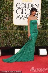 组图：金球红毯肖恩-罗宾逊绿色曳地长裙典雅