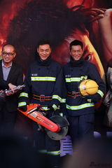 组图：众主创现身《逃出生天》活动现场