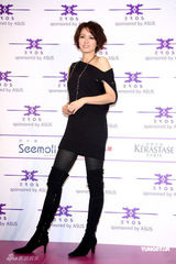 幻灯图：小S婚姻未亮红灯 李心洁婚期未定否认怀孕