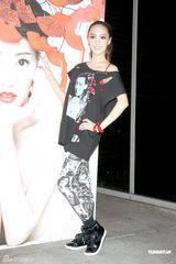 幻灯组图：关颖夜店首唱热舞新专辑 拍MV紧张没食欲