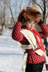 组图：黄小蕾《铁血传奇》演绎女匪也时尚