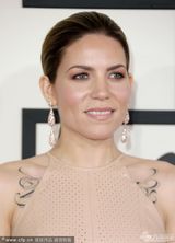 组图：斯盖拉-格蕾亮相红毯 穿透视裙似全裸