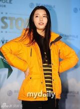 组图：韩星秀智为品牌站台 长发披肩清新邻家