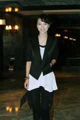 组图：王珞丹时尚盛典大玩换装秀 不做浮云想结婚