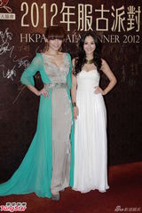 组图：万圣节关心妍扮菠萝头王菲钱国伟扮鸟叔