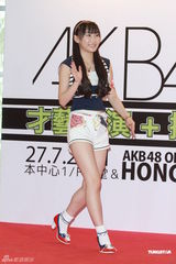 高清组图：AKB48三成员抵港宣传 签名会下场做评委