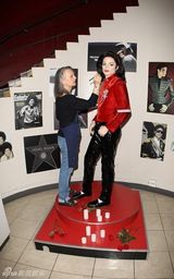 幻灯图集：杰克逊逝世周年 真人比例蜡像现身纽约