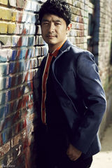 组图：郭晓冬质感熟男写真 儒雅沉稳展多面性情