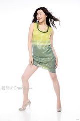 幻灯图：王雅捷碰触绿色爱健康 展迷人夏日气息