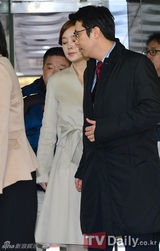 组图：朴诗妍等涉嫌滥用麻醉剂案开庭缄默憔悴