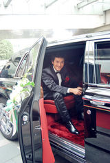 组图：丁子峻大婚现场直击 伴郎团出发迎接新娘