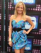 高清图：乡村音乐协会奖 莉安-莱姆斯蓝裙秀香肩