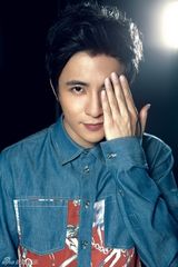 组图：薛之谦为时尚杂志拍摄大片 揭多面人生