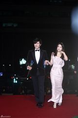 组图：韩国电影青龙奖首尔举行 红毯众星云集