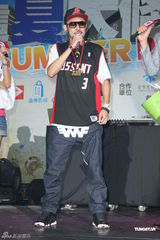 组图：吴克群梁静茹夏日唱响 潘玮柏杨丞琳接棒