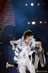 组图：李宇春生日策划 七年生日Live的六种色彩