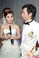 组图：张美妮穿传统裙褂出嫁 新郎深情热吻