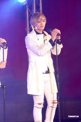 高清：韩国男团“F.CUZ”旋风抵台 两成员带伤上阵