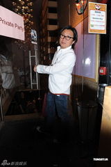 组图：曾志伟庆五十八岁生日 成龙等众好友出席