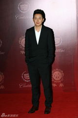 组图：华鼎奖红毯星光熠熠 赵本山携弟子助阵