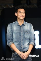 组图：彭于晏接手阮经天代言 自曝常年不洗牛仔裤