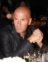 高清图：周迅约满华谊后首度公开亮相 捐款慈善晚宴