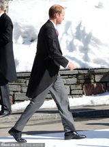 组图：凯特王妃冰天雪地挺大肚 踩细跟秀美腿