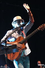 组图：杰森玛耶兹香港开唱 演唱会座无虚席