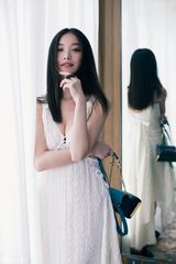 组图：倪妮率性登潮流杂志 潮范演绎百变俏佳人