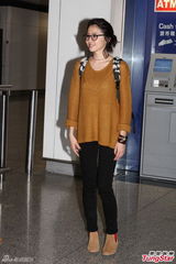 组图：长泽正美学生样抵港 秀中文问候新年