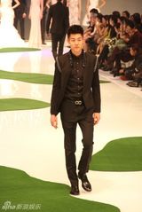 组图：星美概念闪耀中国时装周 获多项时尚大奖