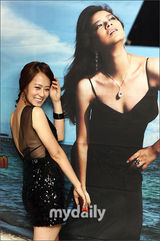 幻灯图：韩国女演员刘贤京个人写真集发布会