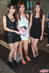 组图：嫩模赵咏瑶宣传写真 否认唱衰组合FFx