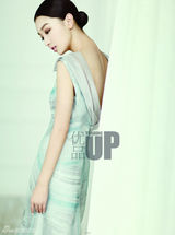 组图：周冬雨尝试复古造型 优雅烟熏妆出镜