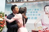 组图：谭耀文新剧开机当众热吻穆婷婷