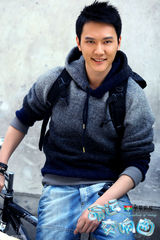 组图：冯绍峰青葱剧照曝光 《命运》演帅气学长