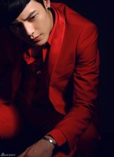 高清图：冯铭潮写真奔放不羁 雅痞范儿造型潮味十足