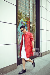 明星爱街拍：何晟铭烈日耍酷要帅要Fashion