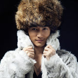 组图：许诺推东北服装写真显熟男气质  